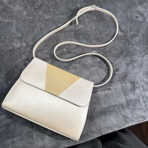 Ferra Giacomo Womens White Biege Leather Inner Pockets Crossbody Bag